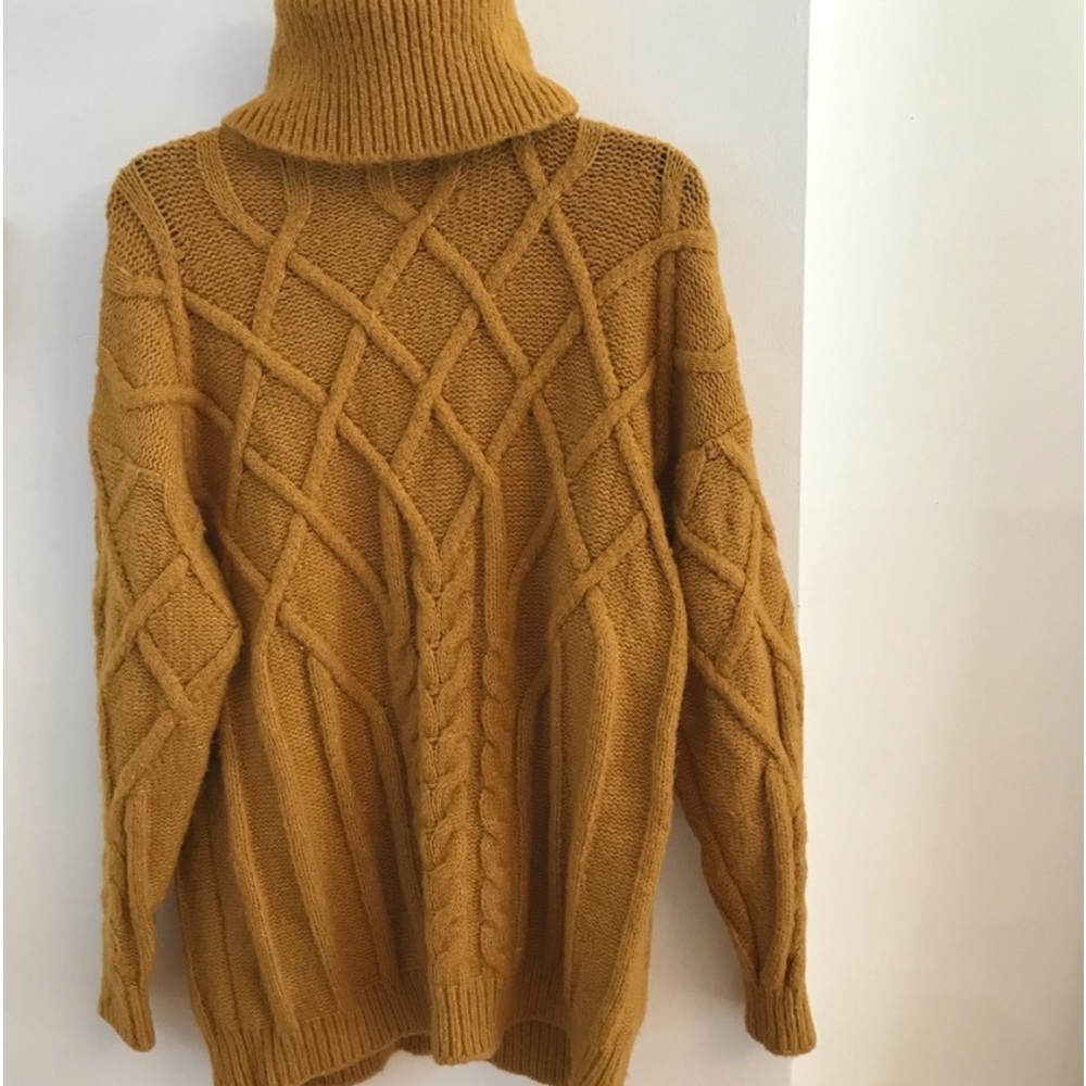 FOREVER 21 MUSTARD CABLE CHUNKY SWEATER.